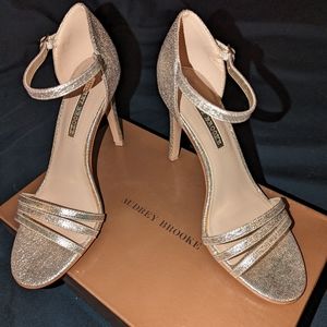 GOLD JEANA SANDAL by Audrey Brooke sz 8